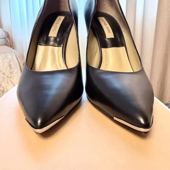 Michael Kors Avra black leather pumps - Picture 9 of 12